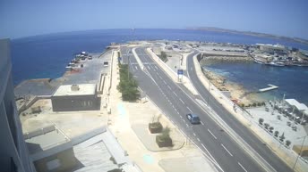 Ċirkewwa water's edge